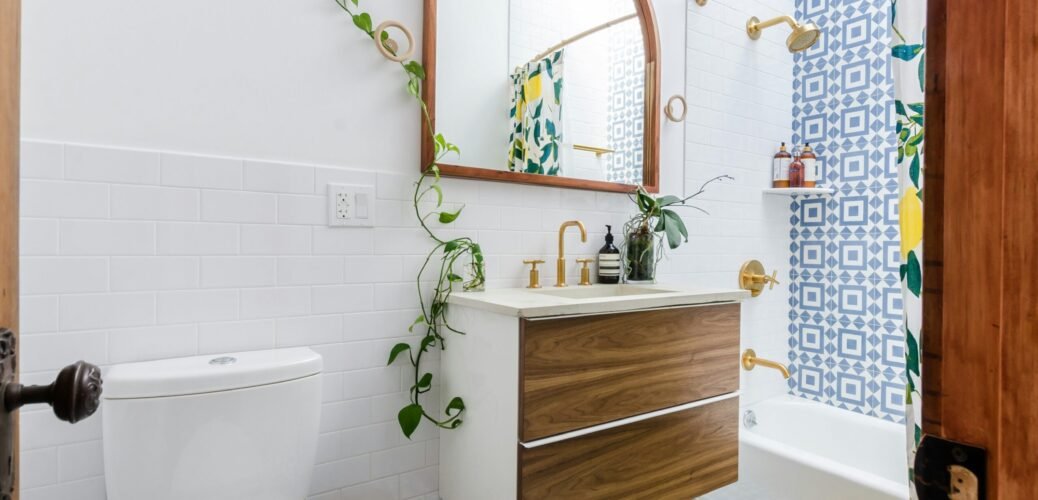 white ceramic toilet bowl beside white ceramic toilet bowl